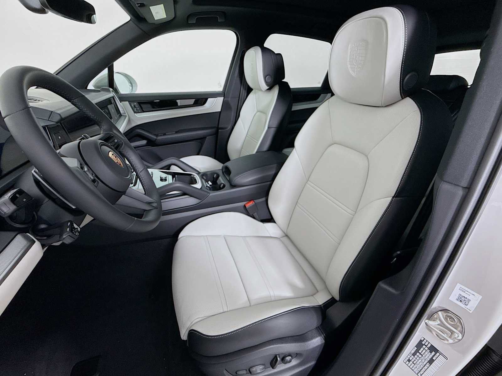 Used 2026 Porsche Cayenne AWD/4WD image 5