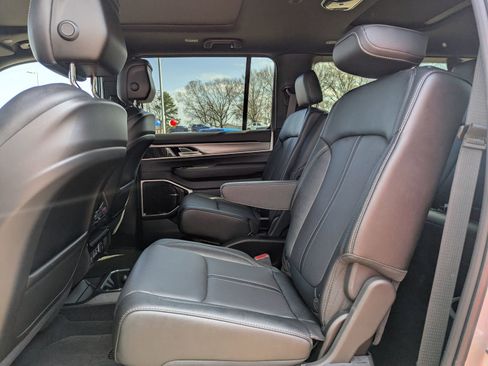 New 2026 Jeep Grand Wagoneer L Limited w/ Premium Group II image 17