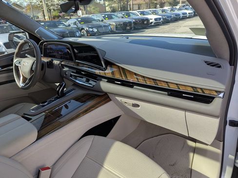 Used 2022 Cadillac Escalade Premium Luxury Platinum AWD/4WD image 32