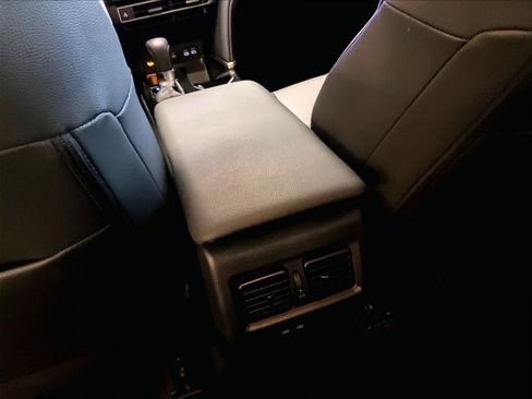 Used 2025 Toyota Camry SE image 27