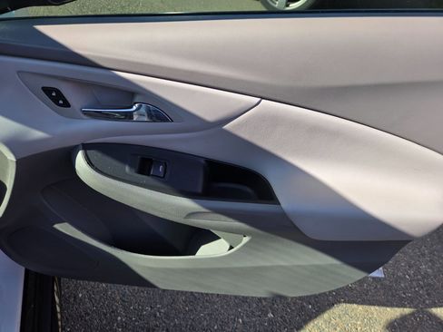 Used 2016 Chevrolet Volt LT w/ Comfort Package FWD image 15