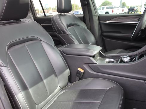 Used 2024 Jeep Grand Cherokee L Limited w/ Luxury Tech Group II AWD/4WD image 30