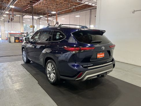 Used 2022 Toyota Highlander Platinum AWD/4WD image 8