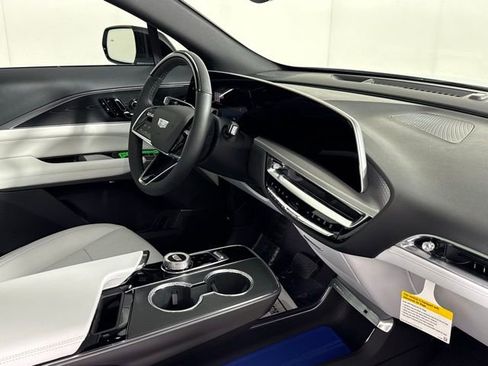 New 2026 Cadillac Lyriq Sport RWD image 33