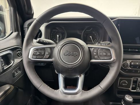 Used 2025 Jeep Wrangler Unlimited Sahara image 7