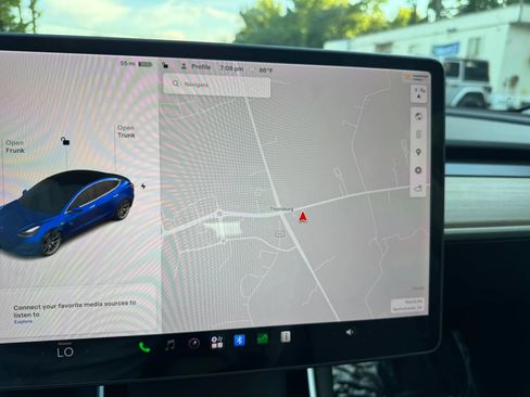 Used 2018 Tesla Model 3 Long Range RWD image 18