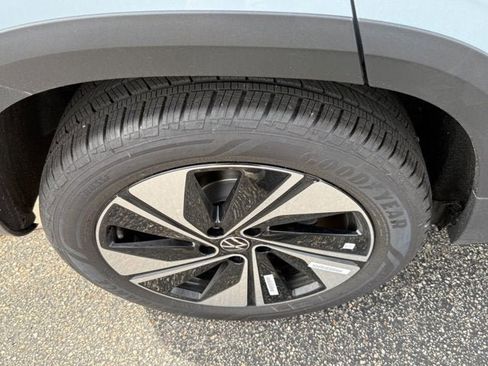 New 2026 Volkswagen Taos SE AWD/4WD image 4
