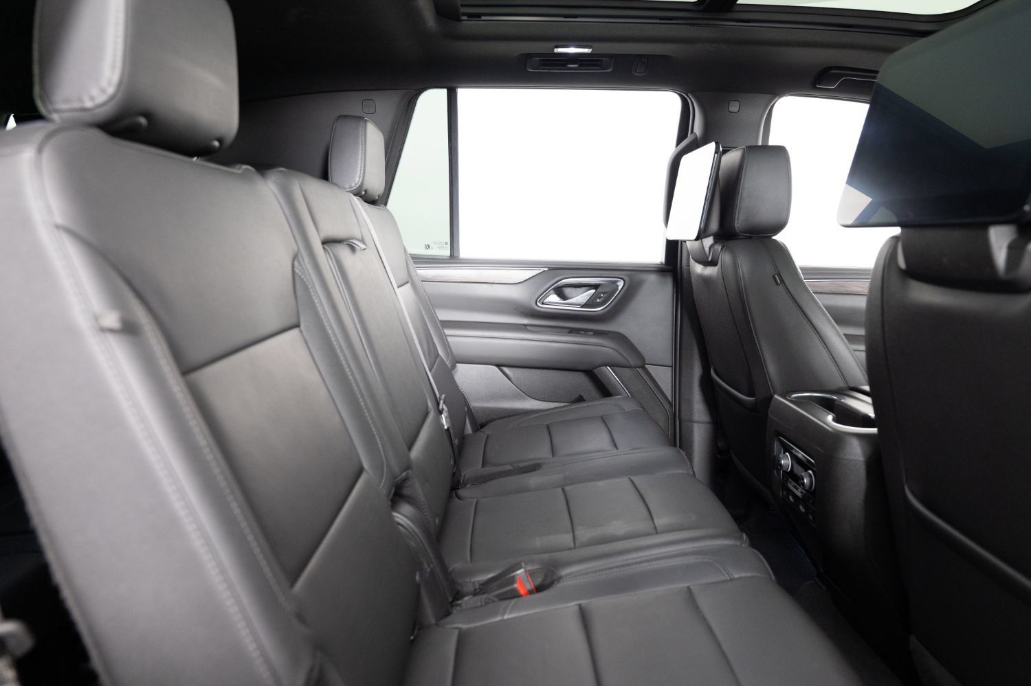 Used 2023 Chevrolet Tahoe Z71 w/ Luxury Package AWD/4WD image 28