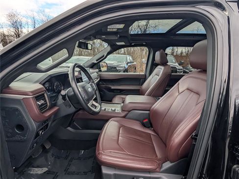 Used 2024 Ford Expedition Limited image 16