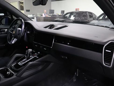 Used 2021 Porsche Cayenne image 25