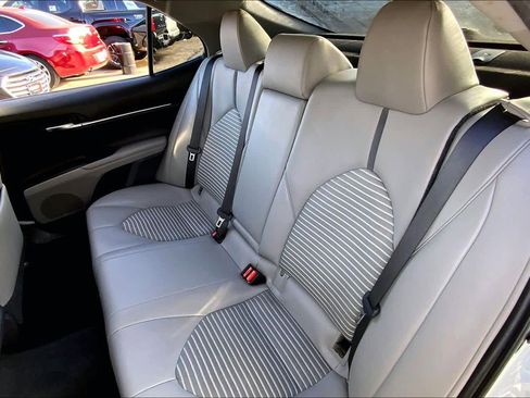 Used 2021 Toyota Camry SE image 18