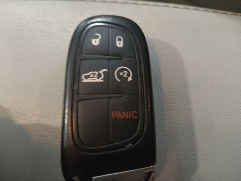 Used 2019 Jeep Cherokee Limited FWD image 32