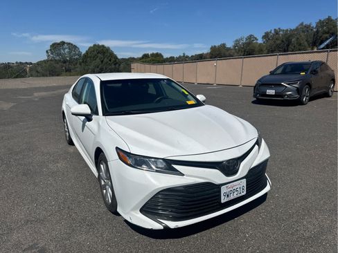 Used 2020 Toyota Camry LE FWD image 3