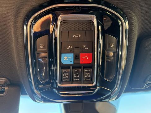 Used 2022 Jeep Grand Cherokee Overland image 26