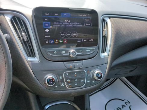 Used 2024 Chevrolet Malibu LT image 14