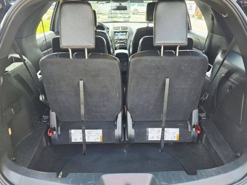 Used 2018 Ford Explorer XLT w/ XLT Appearance Package AWD/4WD image 14