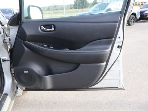 Used 2015 Nissan Leaf SL w/ Premium Package image 9