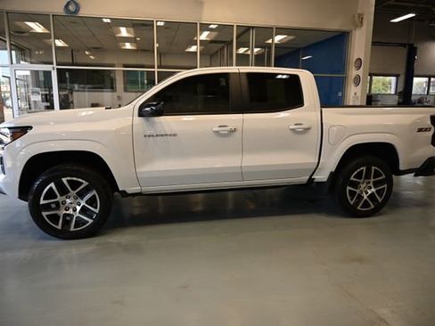 Used 2023 Chevrolet Colorado Z71 w/ Z71 Convenience Package 2 AWD/4WD image 9