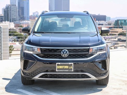 Used 2022 Volkswagen Taos S image 2