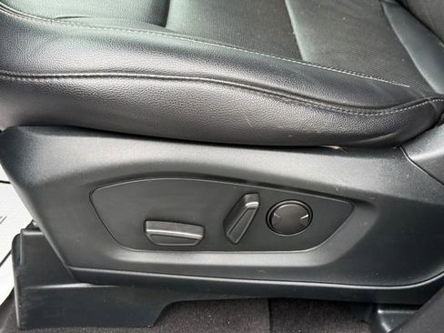 Used 2024 Ford Explorer Limited w/ Equipment Group 301A AWD/4WD image 18