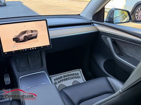 Used 2023 Tesla Model Y Performance image 11
