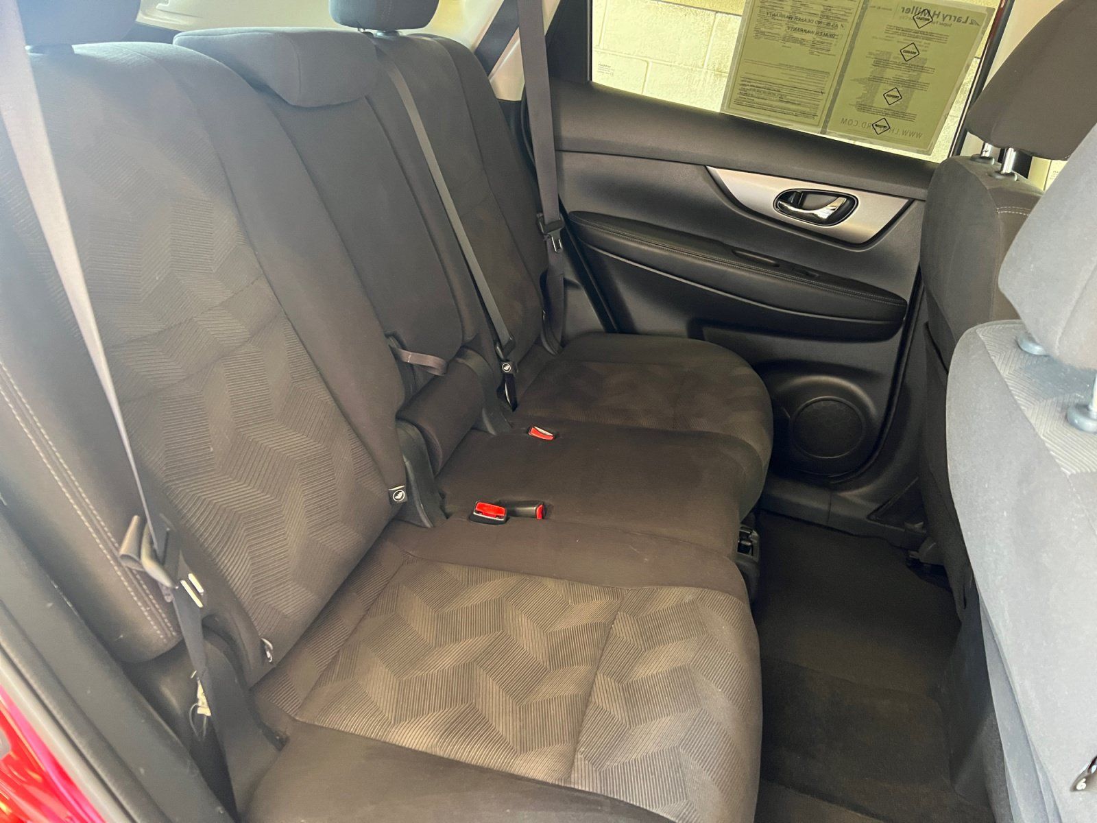 Used 2016 Nissan Rogue SV AWD/4WD image 28