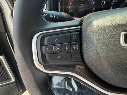 Used 2024 Jeep Wagoneer Base w/ Convenience Group I image 17