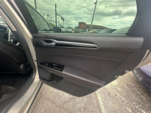 Used 2016 Ford Fusion SE w/ Equipment Group 201A image 22