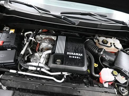 Used 2025 Chevrolet Silverado 1500 High Country AWD/4WD image 36