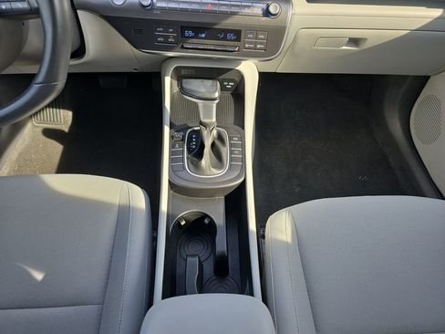 Certified 2025 Hyundai Kona SEL image 19