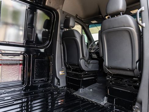 Used 2024 Mercedes-Benz Sprinter 2500 image 33