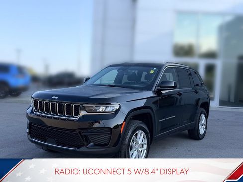 Used 2024 Jeep Grand Cherokee Laredo X AWD/4WD image 2