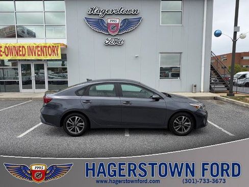 Used 2023 Kia Forte LXS w/ LXS Technology Package FWD image 1
