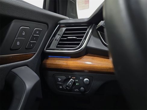 Used 2023 Audi Q5 2.0T Prestige w/ Prestige Package image 26
