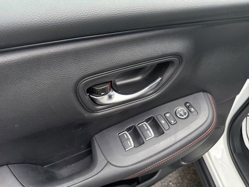 Used 2025 Honda HR-V Sport image 19