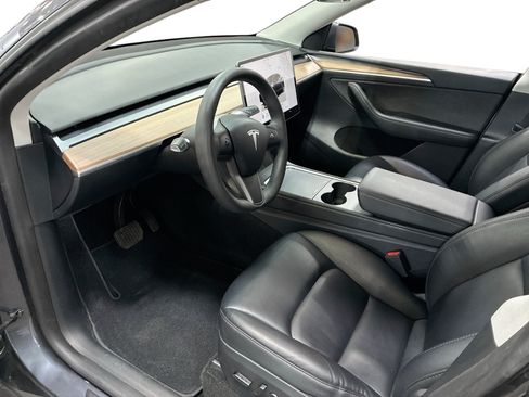 Certified 2023 Tesla Model Y Long Range AWD/4WD image 9