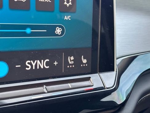 Used 2024 Volkswagen Atlas Cross Sport SE image 20