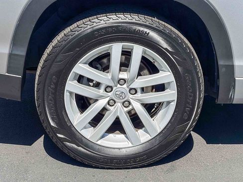 Used 2015 Toyota Highlander LE FWD image 10