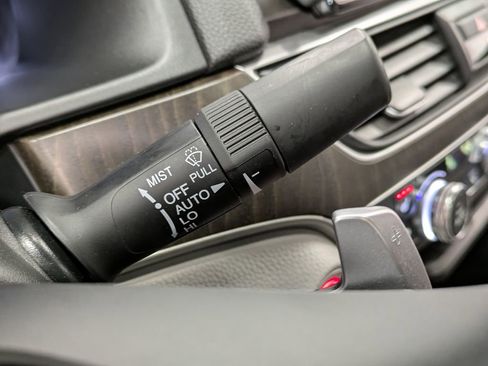 Used 2018 Honda Accord Touring image 18
