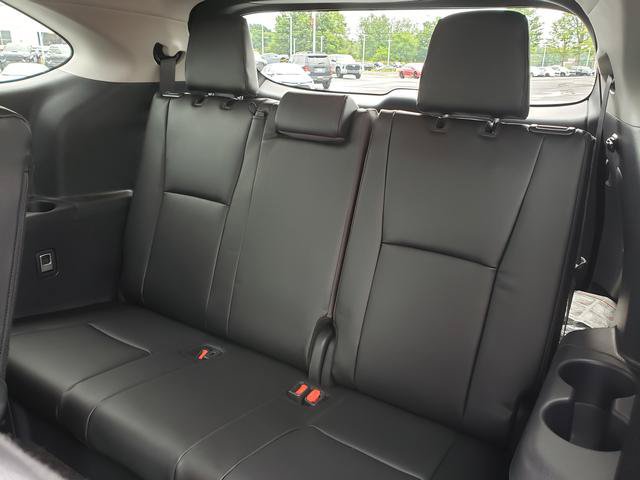 Used 2024 Toyota Highlander XLE AWD/4WD image 14