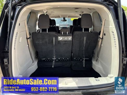 Used 2017 Chrysler Pacifica Touring w/ Tire & Wheel Group FWD image 37