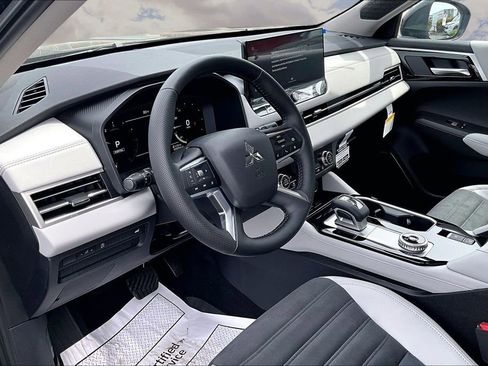 New 2026 Mitsubishi Outlander FWD image 6