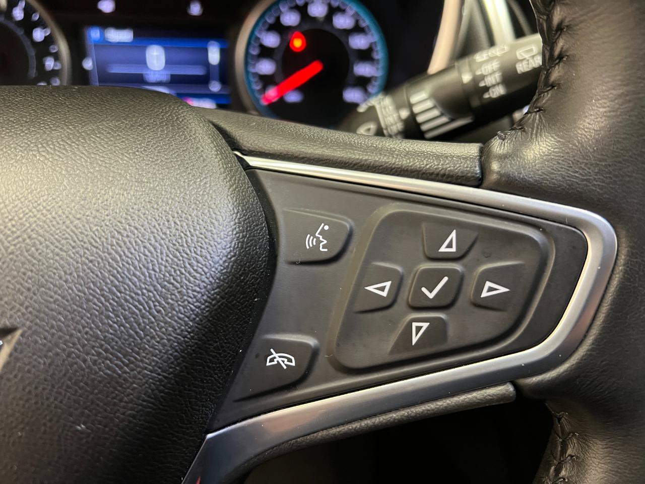 Used 2021 Chevrolet Equinox LT FWD image 39