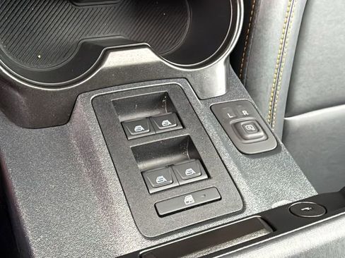 Used 2022 Ford Bronco Badlands image 19