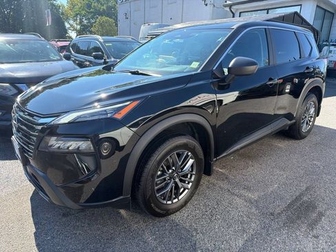 Used 2025 Nissan Rogue S AWD/4WD image 3