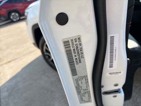 Used 2025 Jeep Compass Trailhawk w/ Trailer Tow Group image 28