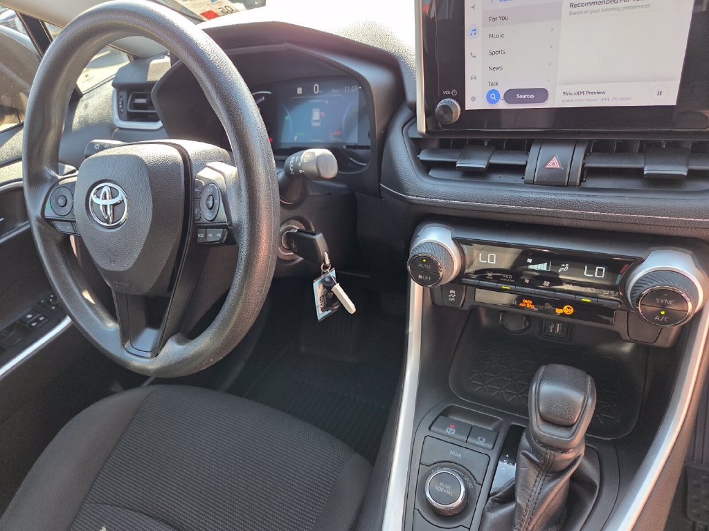 Used 2024 Toyota RAV4 LE AWD/4WD image 31