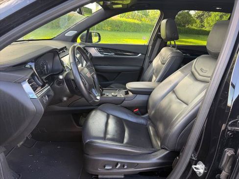 Used 2025 Cadillac XT6 Premium Luxury FWD image 27
