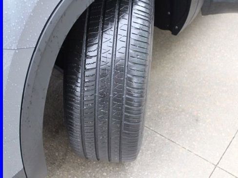 Used 2022 Volkswagen Atlas Cross Sport SE w/ Panoramic Sunroof Package image 14