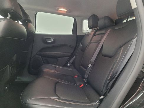 Used 2017 Jeep Compass Latitude w/ Popular Equipment Group FWD image 18